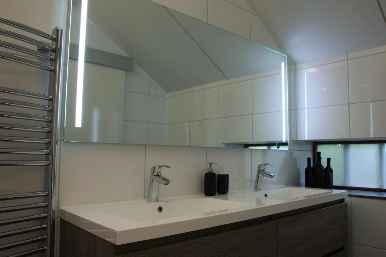 הוילה Erichem Familiehuis De Betuwe Met Prive Kunstgras Tennisbaan En Sauna מראה חיצוני תמונה