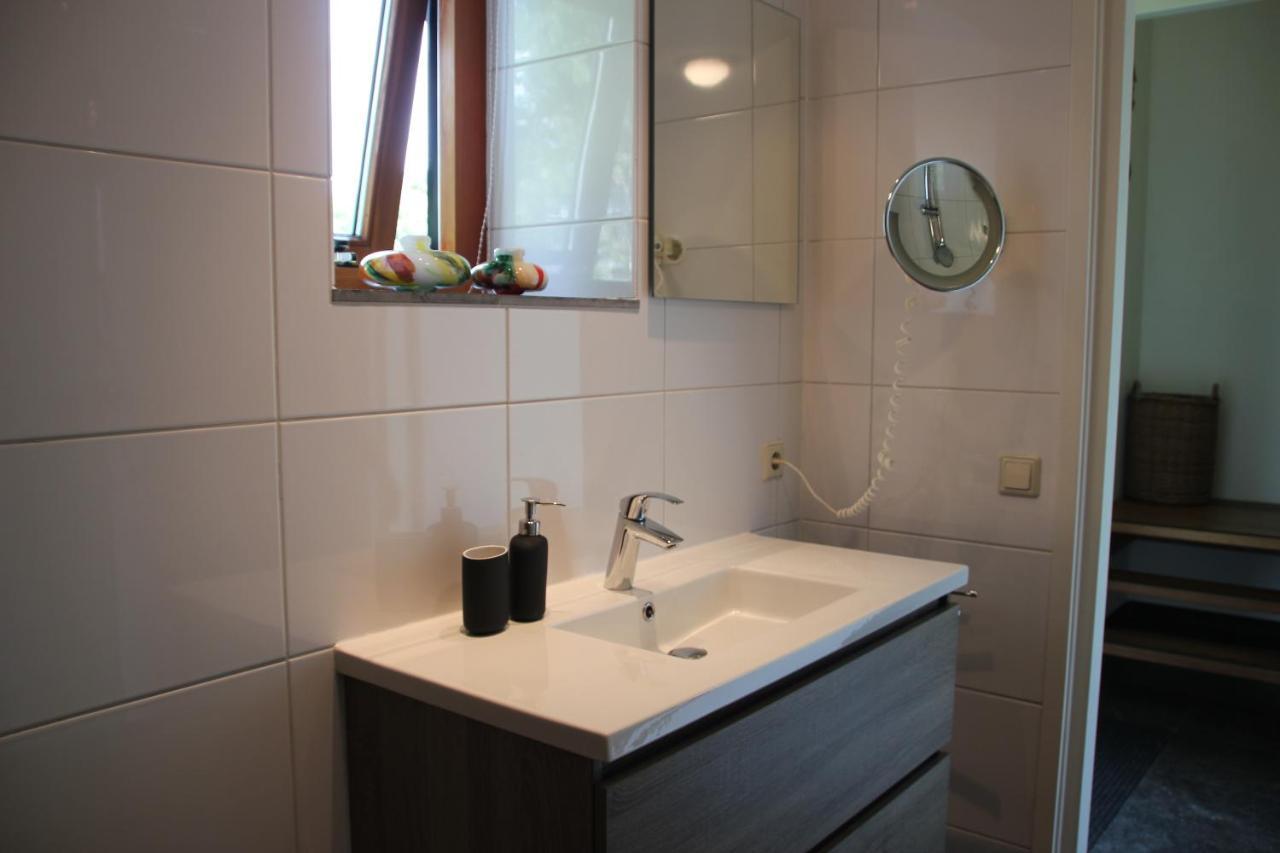הוילה Erichem Familiehuis De Betuwe Met Prive Kunstgras Tennisbaan En Sauna מראה חיצוני תמונה