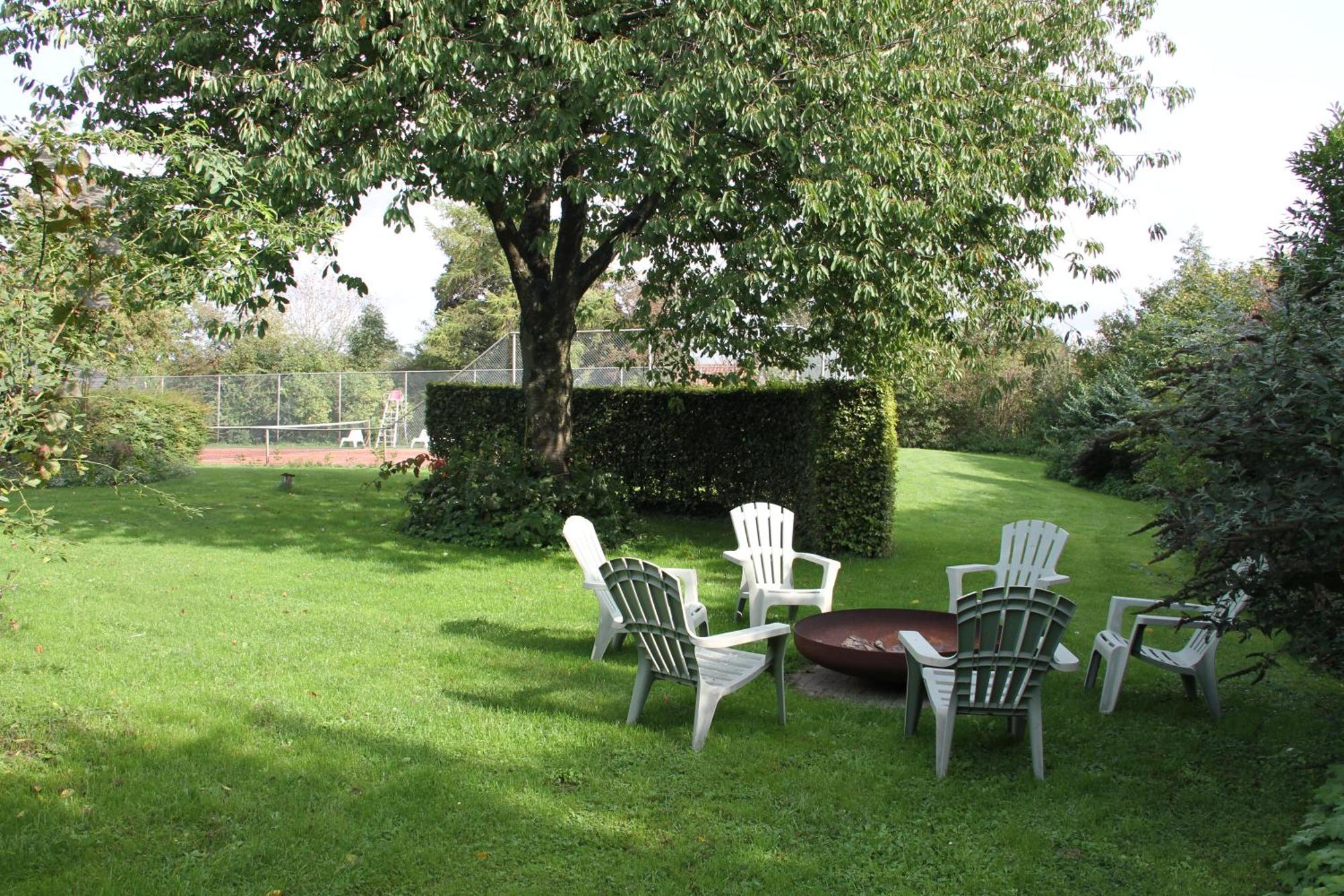הוילה Erichem Familiehuis De Betuwe Met Prive Kunstgras Tennisbaan En Sauna מראה חיצוני תמונה