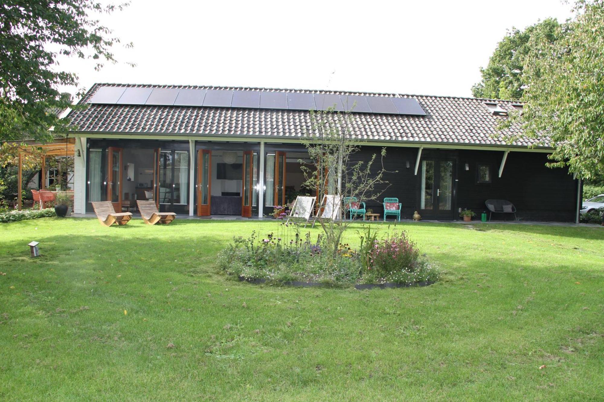 הוילה Erichem Familiehuis De Betuwe Met Prive Kunstgras Tennisbaan En Sauna מראה חיצוני תמונה